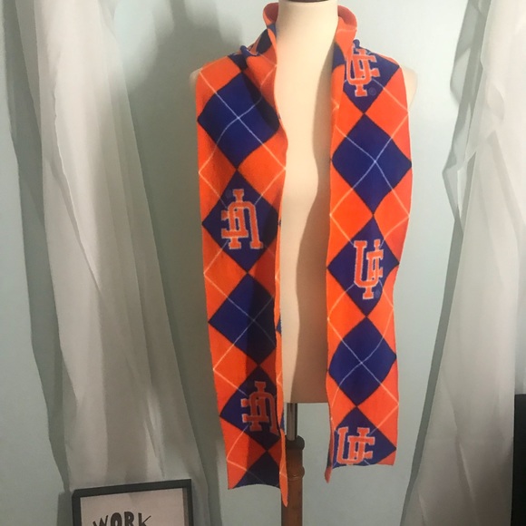 University of Florida Scarf Bundle 3 scarves- Show your Gator Pride! - Picture 3 of 6